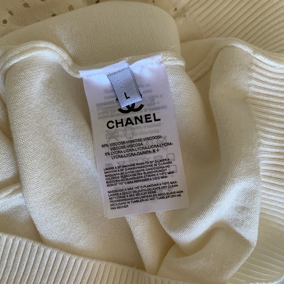 🆕 Chanel Style Ivory Knit Top with Gold Chain Detail 🆕 - Picture 9 of 10